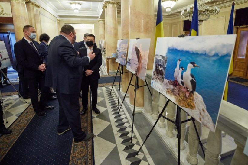 25-річчя антарктичної станції «Академік Вернадський»: уперше в історії Президент поспілкувався з українськими полярниками в режимі реального часу та вручив державні нагороди