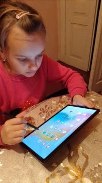 Цифрові пристрої для здобувачів освіти: понад 1000 планшетів отримали учні Запорізької та Луганської областей