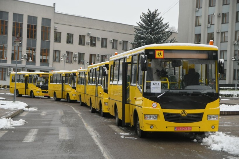 Заклади освіти Рівненщини отримали нові шкільні автобуси