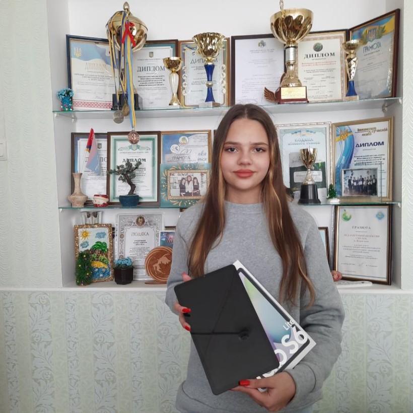 Цифрові пристрої для здобувачів освіти: понад 3 тис. планшетів отримали учні Дніпровщини, Донеччини та Миколаївщини