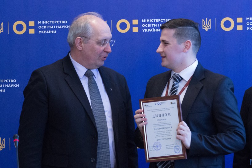 У МОН нагородили переможців конкурсу наукових і творчих робіт про Голодомор