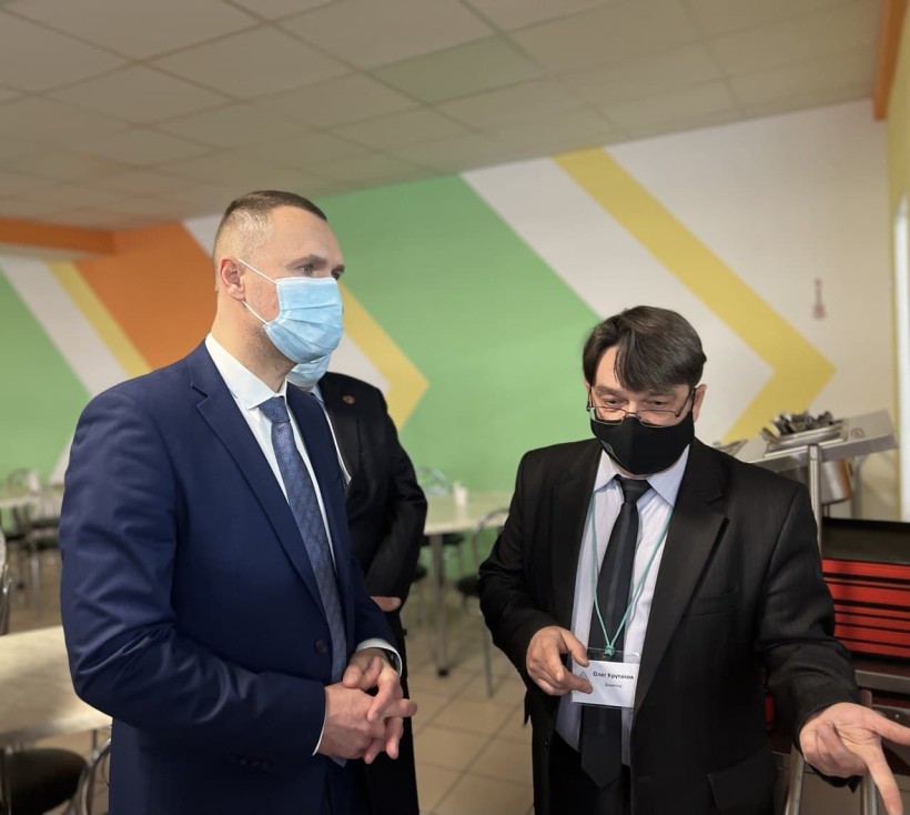 Під час робочого візиту в заклади освіти Київської області Сергій Шкарлет відвідав Шкарівський опорний ліцей-гімназію