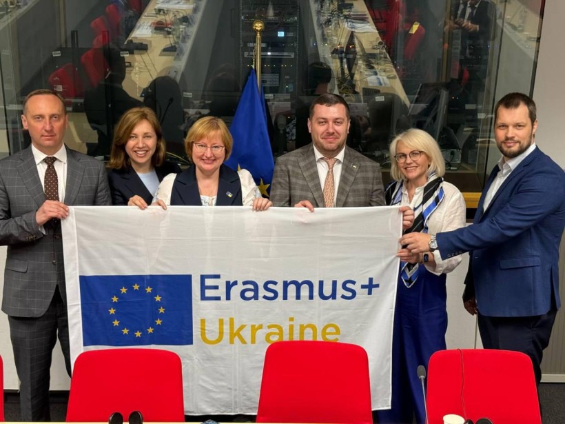 Програма ЄС Еразмус+ Програма ЄС Еразмус+: 38 років трансформації у сферах освіти, професійного розвитку, молоді та спорту в Європі