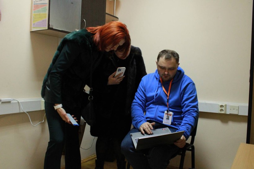 Цифрові пристрої для освітян: надано 818 ноутбуків для вчителів шести областей України