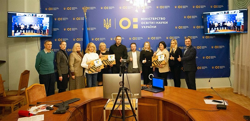 10 освітнім хабам передано сучасне обладнання для створення навчальних матеріалів