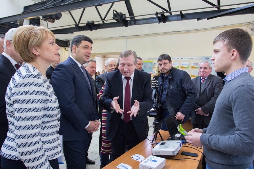 Я чекаю конкретних пропозицій від вчених, як вдосконалити систему фінансування науки, - Прем’єр-міністр Володимир Гройсман