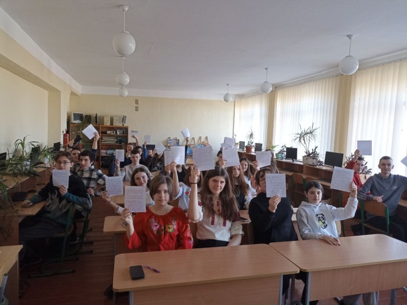 «Джаним, ми вдома»: на Буковині написали диктант єдності на підтримку кримчан