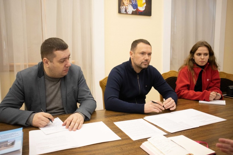 Save the Children: Сергій Шкарлет та Пітер Волш обговорили шляхи створення доступного та безпечного освітнього середовища