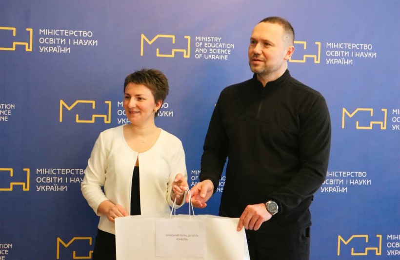 Цифрові пристрої для освітян: для 55 дитсадків Києва, Бучі та Броварів передано ноутбуки