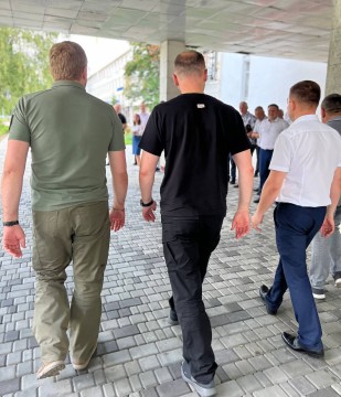 Сергій Шкарлет ознайомився зі станом готовності закладів освіти Чернігівщини до нового навчального року та взяв участь у відкритті лабораторії інновацій