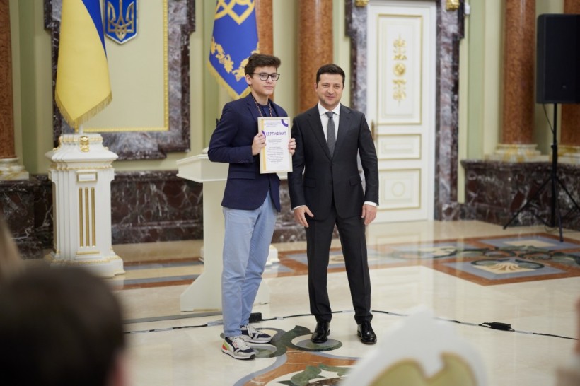 Президент України зустрівся з освітянами та переможцями міжнародних олімпіад
