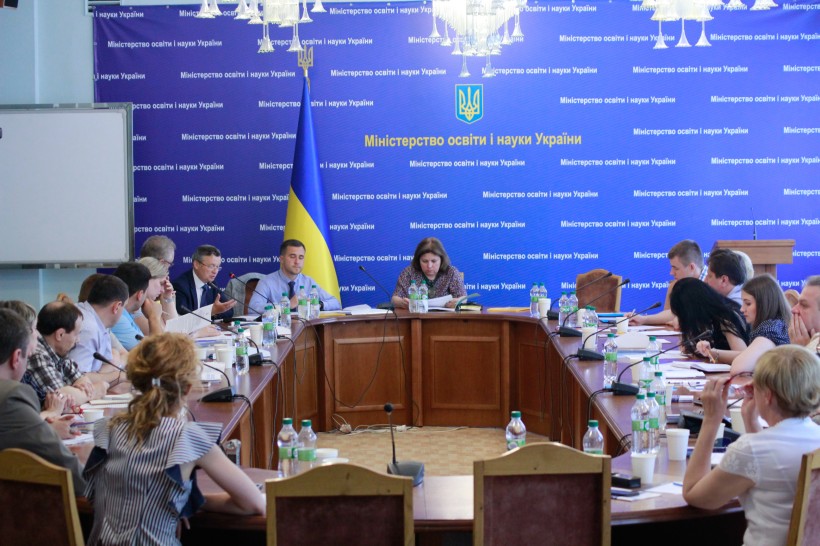 Соціальні гарантії працівників переміщених ВНЗ у пріоритетах МОН, - директор Департаменту Олег Шаров