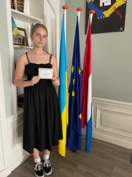 Українським випускникам в Нідерландах вручили документи про освіту