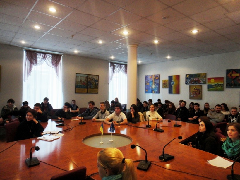 В Академії адвокатури України відбувся викладацько-студентський круглий стіл «Скрижалі пам’яті: революція на граніті»