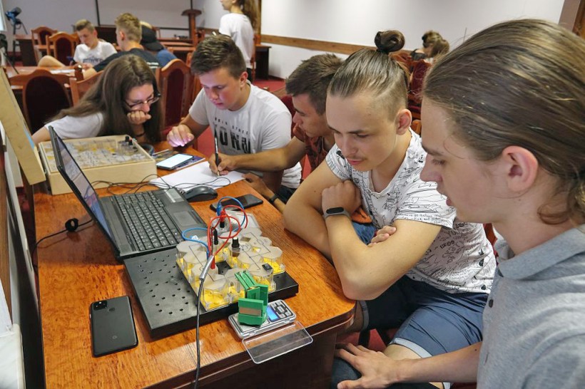 На Львівщині фахівці «МАНЛаб» провели дослідницькі заняття для школярів