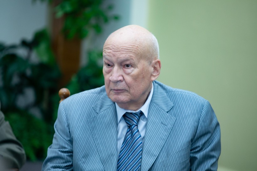 Кращі науковці отримали Держпремії та премії Президента – один з колективів передасть кошти для втілення мрії травмованого на Донбасі  медика