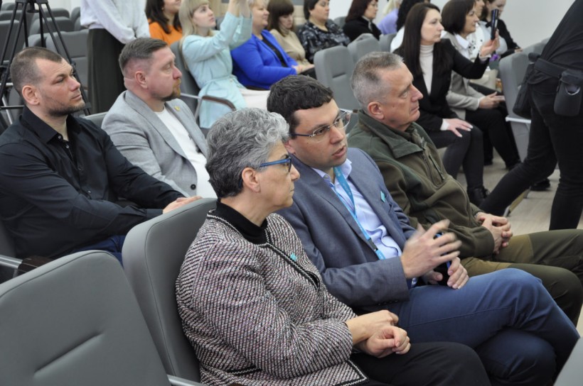 With the support of the EU and the Republic of Korea, UNICEF Granted 10,000 tablets and laptops to Ukrainian schoolchildren