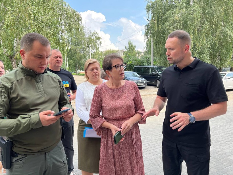 Сергій Шкарлет оглянув пошкоджені заклади освіти Сумщини та обговорив з керівництвом області підготовку до навчального року