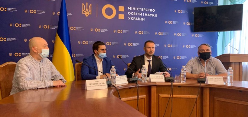 МОН: підписано Меморандум про співпрацю між ІМЗО, ГО «РОДОВІДсвіт» та братами Капрановими