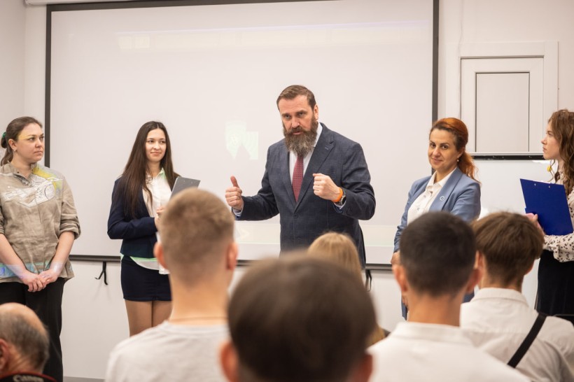 У Києві відкрили освітній «Простір реальних навичок» для школярів і студентів