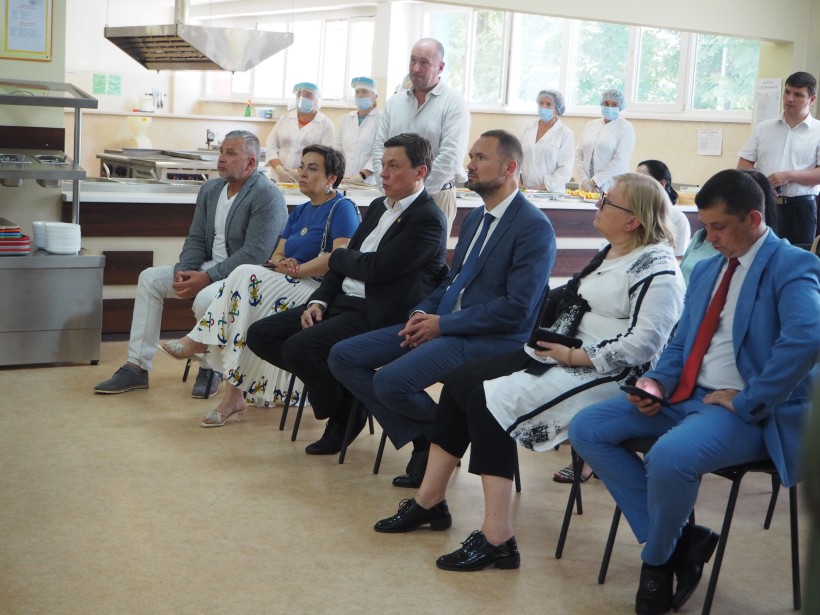 Ми маємо підвищити загальний середній рівень харчування дітей, – Сергій Шкарлет в Одеському НВК № 125
