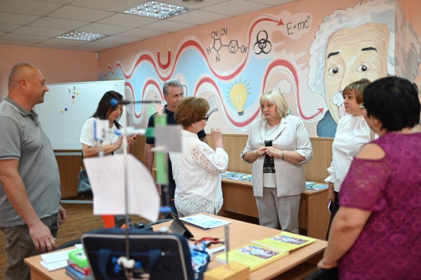 Віра Рогова оглянула черкаські заклади освіти та укриття