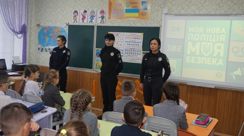 У сумській школі стартував проект “Шкільний офіцер поліції”: вивчатимуть правила дорожнього руху, безконфліктну поведінку та відповідальність за правопорушення