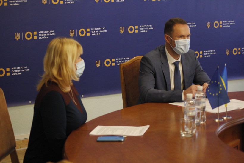 Очільник МОН Сергій Шкарлет під час зустрічі з Послом ЄС в Україні Матті Маасікасом підтвердив незмінність курсу реформ