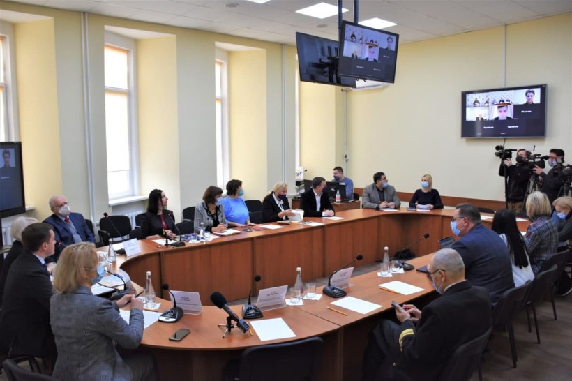У Маріуполі освітяни та представники влади обговорили створення Президентського університету
