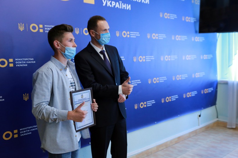 Трьом юнакам, які врятували жінку в Станіславчику, вручили Подяки МОН