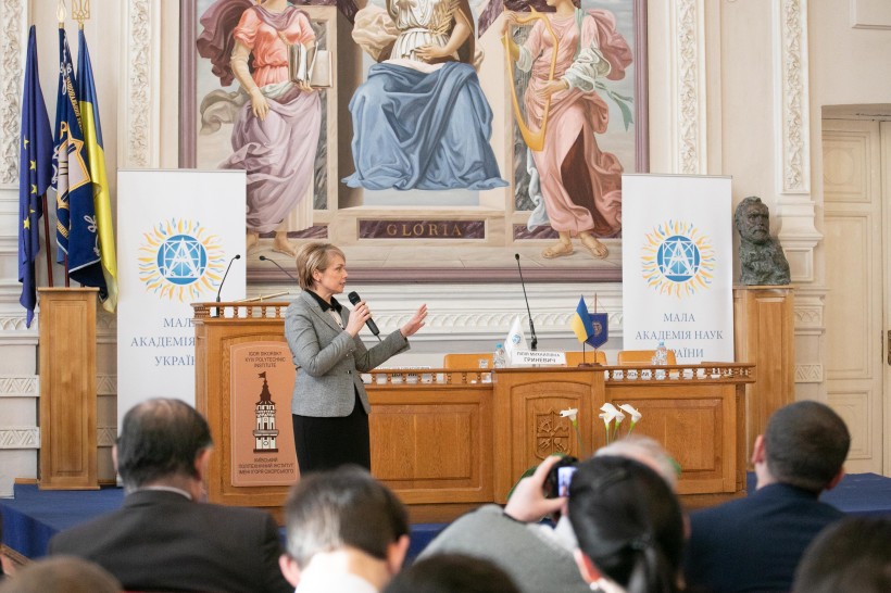 Міністр занепокоєна, що молоде покоління втрачає наполегливість і терпіння – з виступу Лілії Гриневич перед лауреатами стипендії Президента України