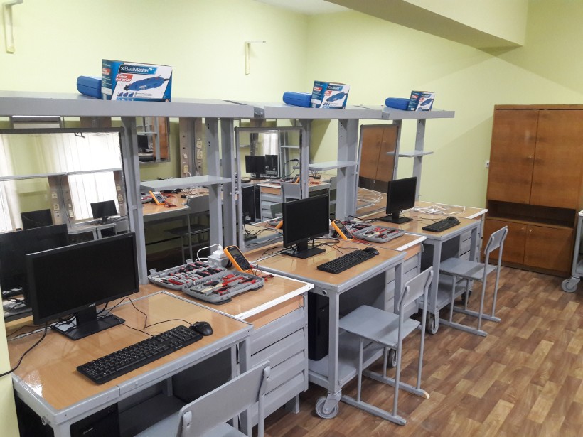 У хмельницькому ліцеї відкрили STEM-центр — там вивчатимуть основи програмування