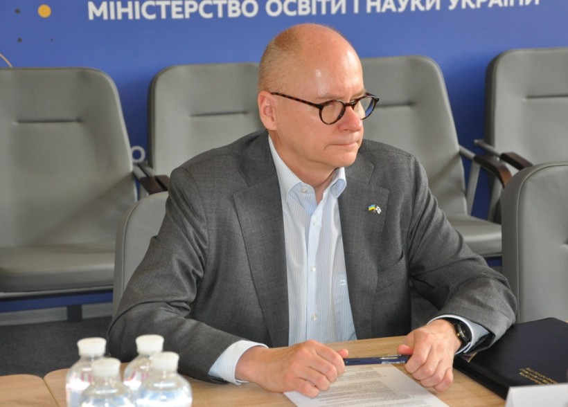 Міністр освіти і науки України Оксен Лісовий провів зустріч із Надзвичайним і Повноважним Послом Фінляндії в Україні Яакко Лехтовіртою
