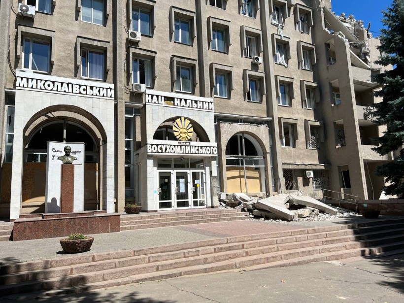 Сергій Шкарлет відвідав пошкоджені і зруйновані заклади освіти у Миколаєві