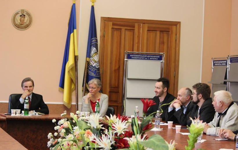 У ЖДУ імені Івана Франка на засіданні філософського клубу говорили про вихід України з системної кризи