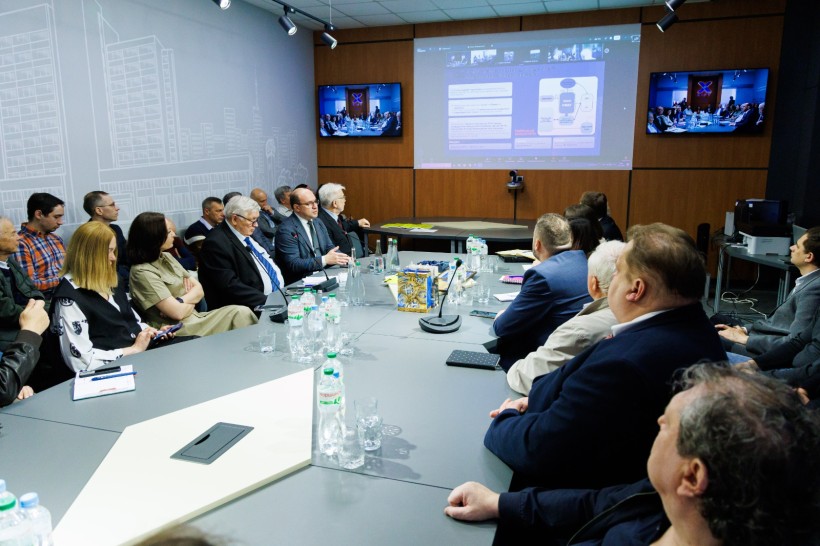 Команда МОН із робочим візитом відвідала провідні наукові установи Харкова