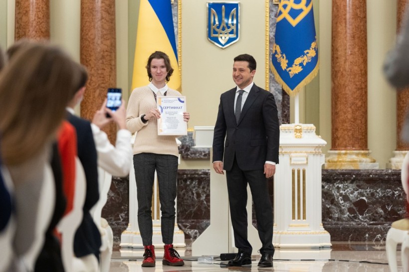 Президент України зустрівся з освітянами та переможцями міжнародних олімпіад