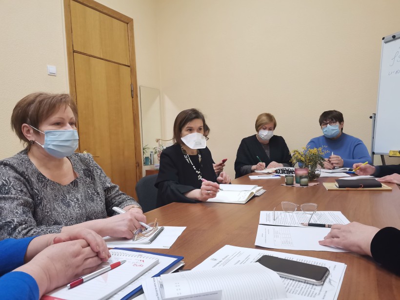 Відбулась пряма телефонна лінія Уряду за участю керівництва МОН