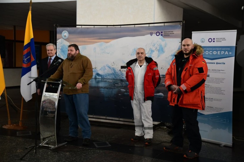 Дослідницький криголам «Ноосфера» вирушив до Антарктики: маршрут і наукова програма першого рейсу