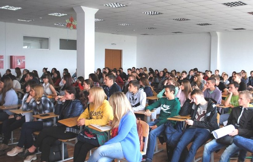 Студентам ПНУ імені Василя Стефаника презентували перший документальний фільм про полк «Азов»