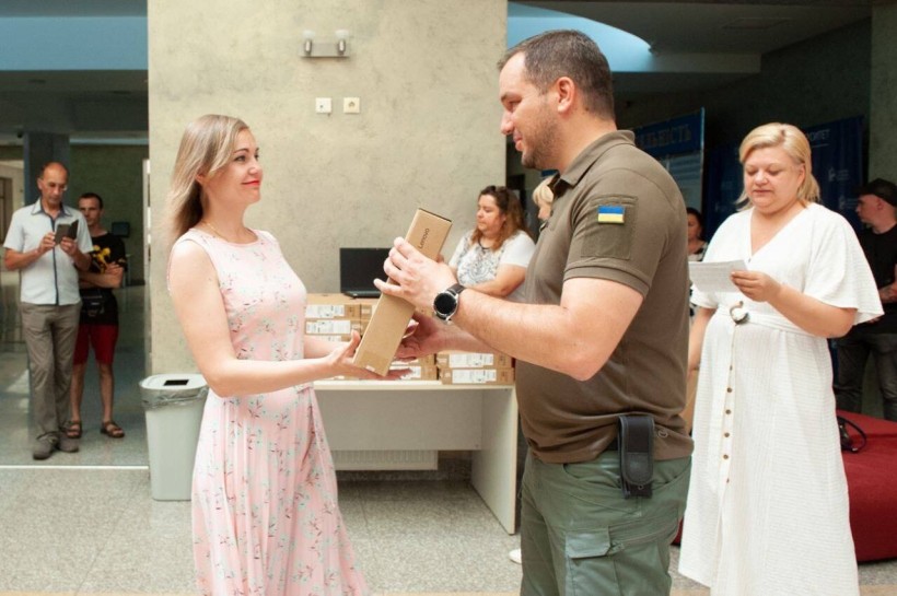 Учителі Сумщини отримали майже 600 ноутбуків від ЮНІСЕФ