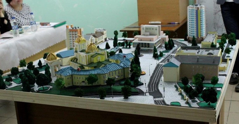 Троє студентів Луцького НТУ створили унікальний макет Театрального майдану міста