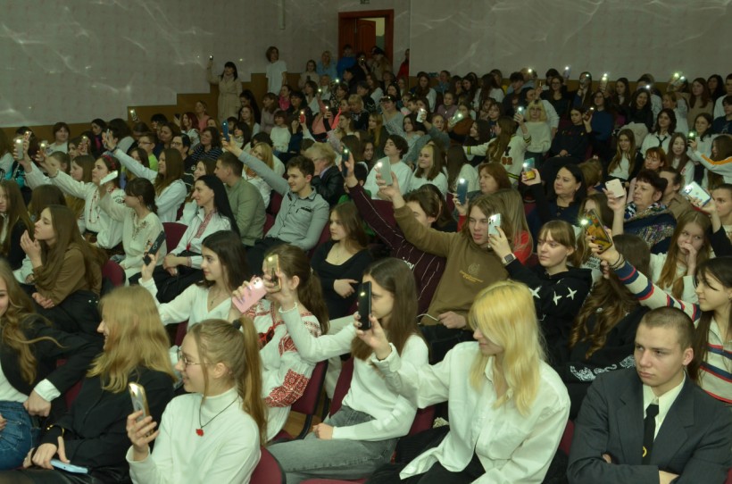 Заступниця Міністра освіти і науки відвідала національно-патріотичний захід в Ірпінському ліцеї, який було пошкоджено під час активних бойових дій