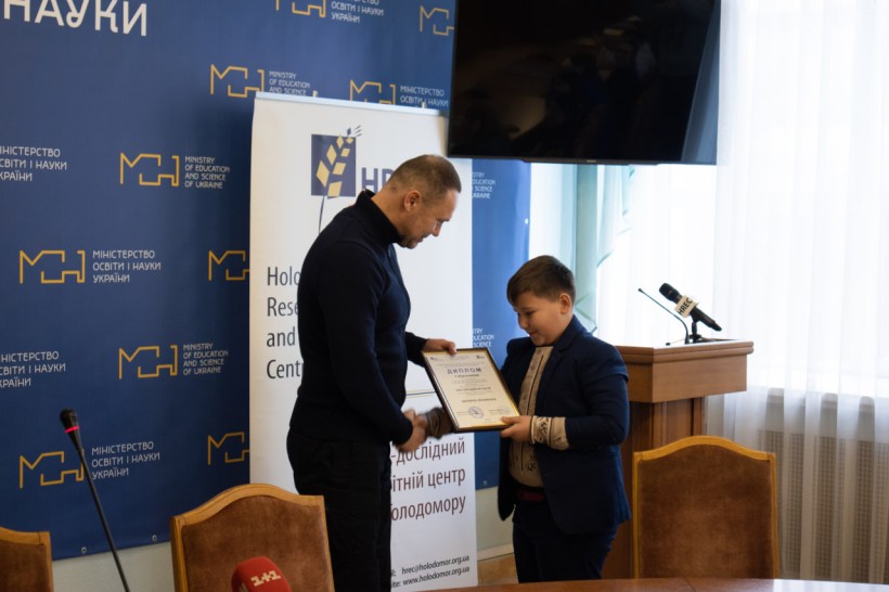 У МОН нагородили переможців VII Міжнародного конкурсу наукових і мистецьких робіт імені Володимира Маняка та Лідії Коваленко