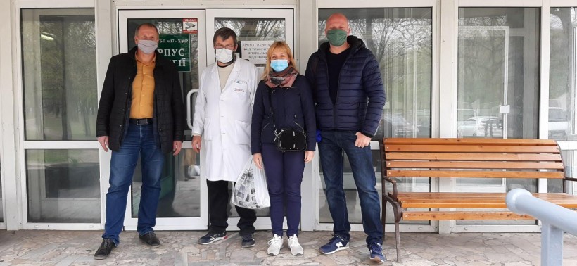 Харківські лікарі та волонтери отримали 1200 захисних масок від студентів і викладачі УІПА
