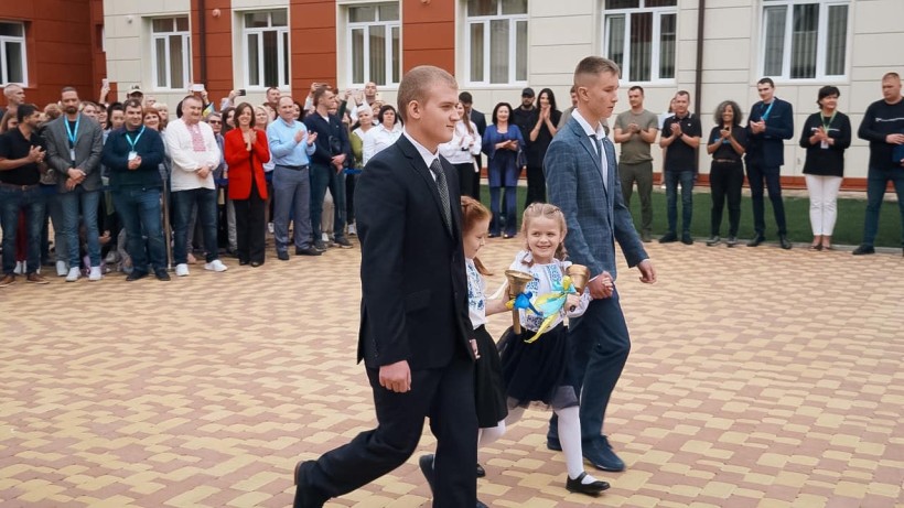 Відбулося відкриття відбудованого ліцею в Ірпені