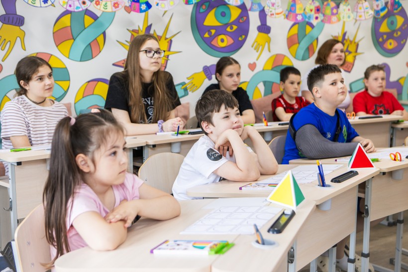 Понад 22,5 тисячі дітей під час лікування продовжували навчання в освітніх центрах «Школи супергероїв» упродовж 2025/2026 навчального року