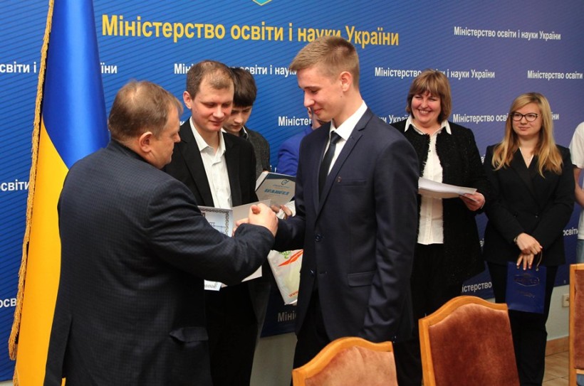 У МОН нагороджено переможців ІІІ Всеукраїнського бізнес-турніру для учнів 8-11 класів «Стратегія фірми-2016»