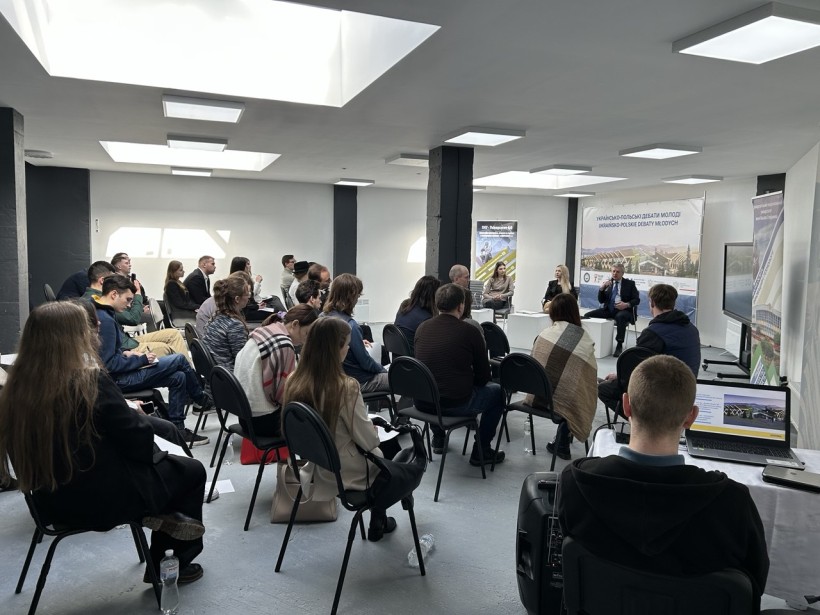 Перші українсько-польські дебати у Міжнародному центрі зустрічей студентської молоді
