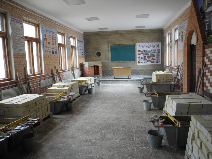Впродовж жовтня на Харківщині відкрили одразу 4 навчально-практичних центри — там вчитимуть слюсарів, малярів та монтажників